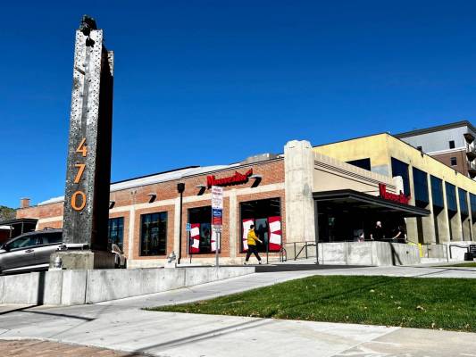 moosejaw_ribboncutting15_original