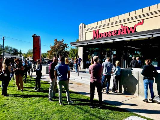 moosejaw_ribboncutting6_original